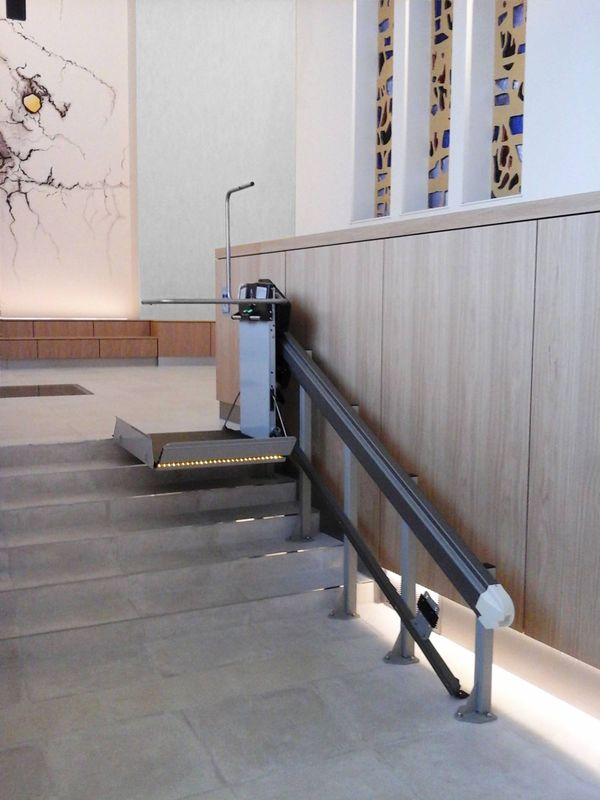 Acheter plateforme élévatrice oblique pour escalier droit près de nice