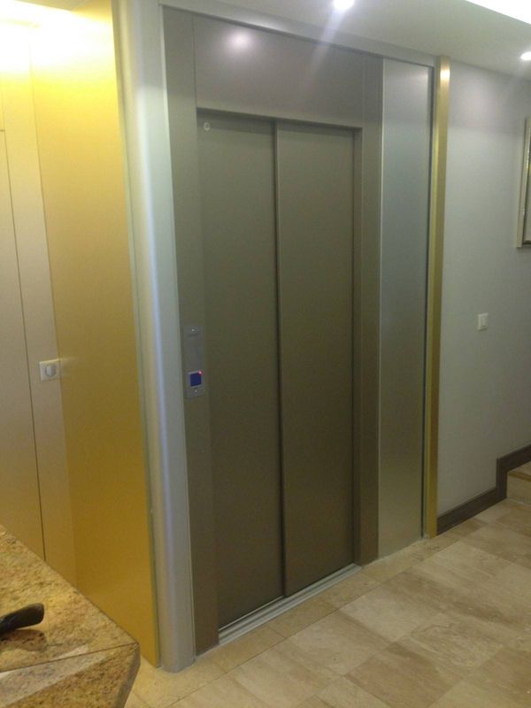 EPMR ascenseur de marque IGV avec structure dans un hôtel de luxe à CANNES 06